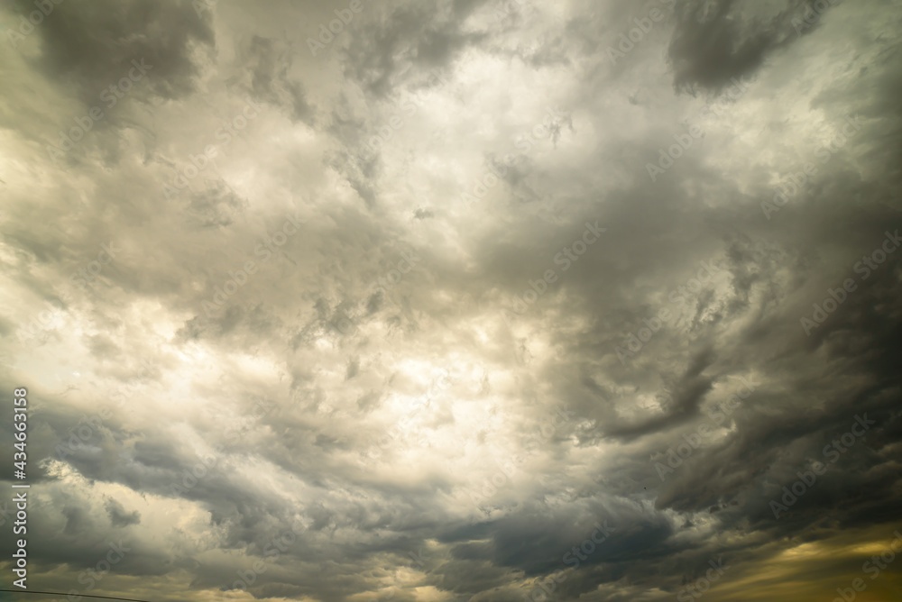 Obraz premium Dramatic Sky On Bed Weather day