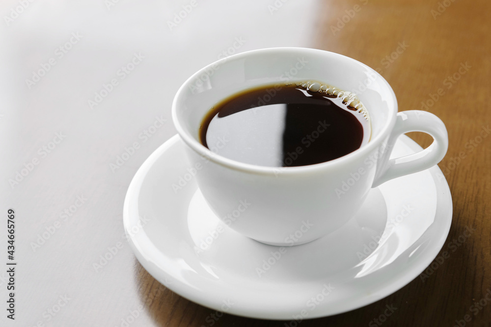 白カップのシンプルなコーヒー 白カップのシンプルなコーヒー
