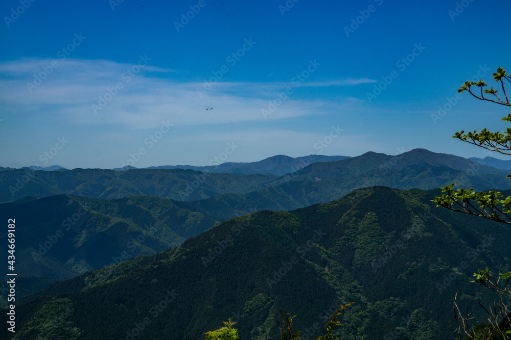 馬頭刈尾根からの眺望 奥多摩の山並みと檜原村 馬頭刈尾根からの眺望 奥多摩の山並みと檜原村