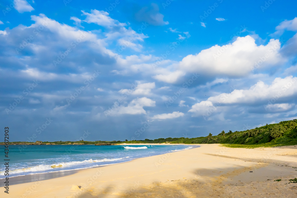 伊良部島の美しいビーチ 早朝の渡口の浜