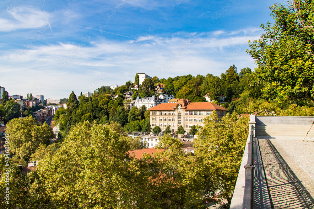 Vue de Lausanne depuis l'esplanade du Château Saint-Maire (Canton de Vaud, Suisse)