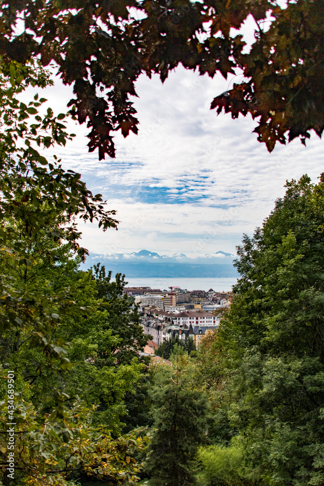 Vue de Lausanne depuis l'esplanade du Château Saint-Maire (Canton de Vaud, Suisse)