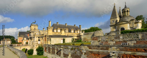 Panoramique dans les remparts du Château d'Anet (28260), département d'Eure-et-Loir en région Centre-Val de Loire, France