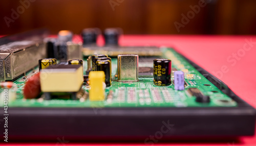 Quartz crystal, Electronic component, placed onto a printed circuit board