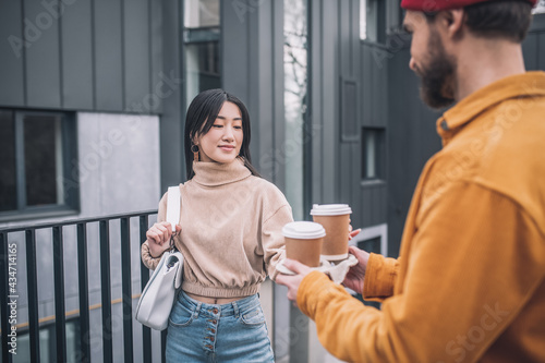 Canvastavla Young man and woman meeting to have a cup of coffee together