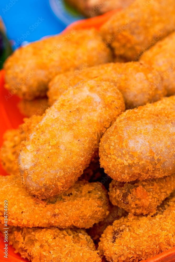 A delicious snack, fried rice cakes A delicious snack, fried rice cakes
