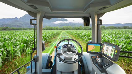 Acrylglasbilder Traktor Autonomer 5G-Traktor im Maisfeld  © kinwun