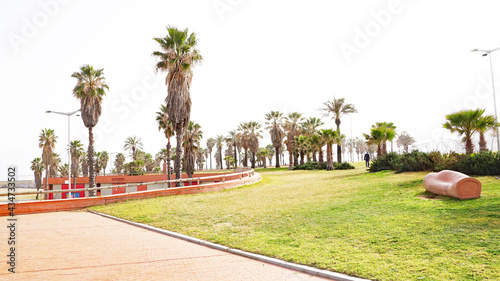 Jardines y puerto deportivo en el Port Forum, Barcelona, Catalunya, Spain, Europe
