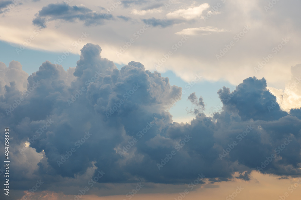 Obraz premium Beautiful stormy cumulus clouds in the sky, background.