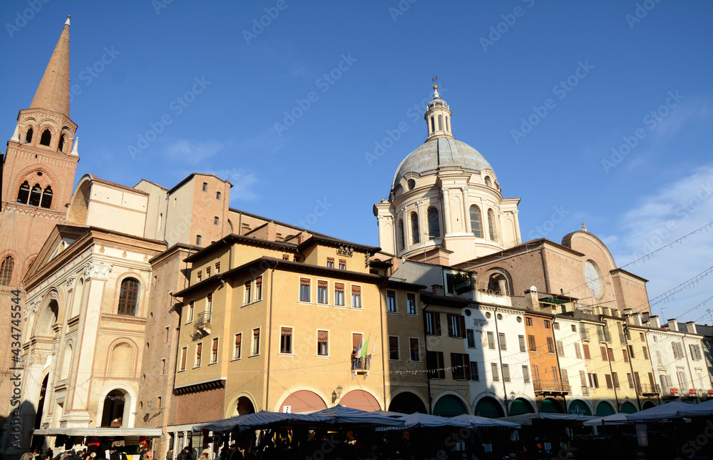 Mantua is a Lombard city surrounded by 3 lakes. It is known for the Renaissance architecture of the buildings erected by the Gonzagas, such as the Palazzo Ducale. In the picture piazza delle Erbe.