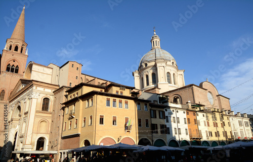 Mantua is a Lombard city surrounded by 3 lakes. It is known for the Renaissance architecture of the buildings erected by the Gonzagas, such as the Palazzo Ducale. In the picture piazza delle Erbe.