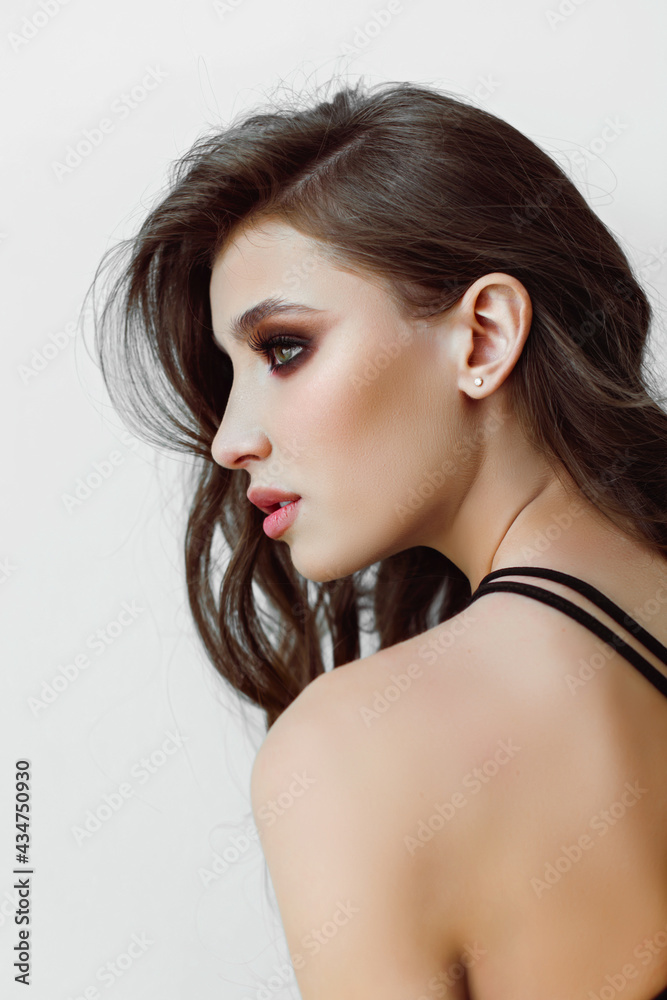 Naklejka premium portrait of a beautiful girl glamorous girl