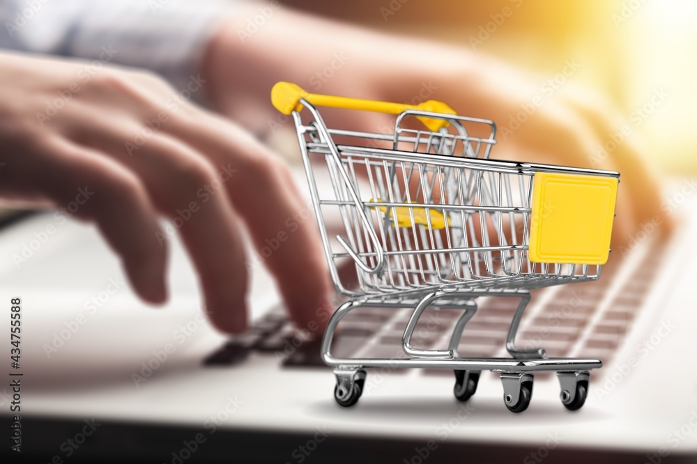 Ecommerce. Ecommerce.