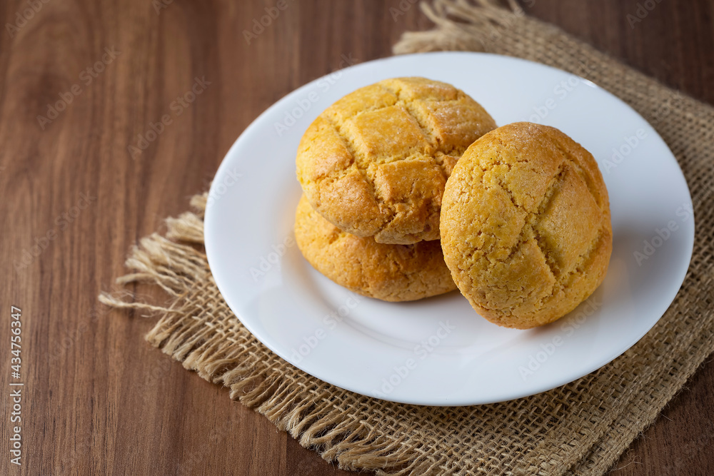 (Broa de Milho) - Traditional Brazilian cookies. (Broa de Milho) - Traditional Brazilian cookies.