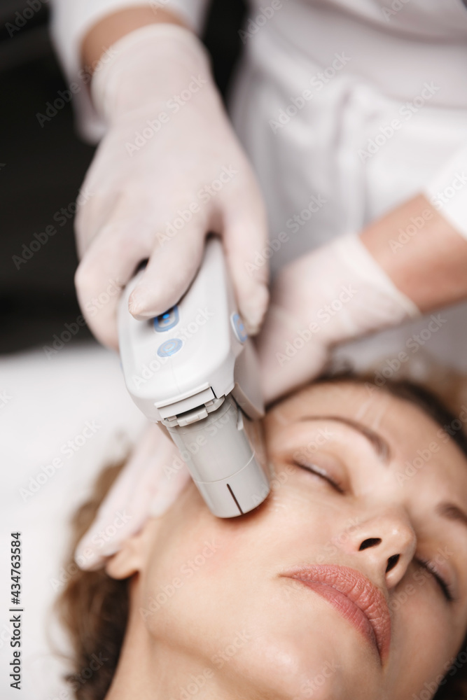 Non-surgical face lifting. SMAS lifting ultrasonic. Facelift. The process of rejuvenation. Spa treatment. Hardware cosmetology Non-surgical face lifting. SMAS lifting ultrasonic. Facelift. The process of rejuvenation. Spa treatment. Hardware cosmetology