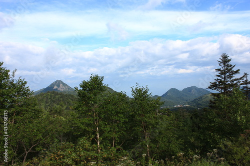 志賀高原の夏。横手山より望む信州の山々