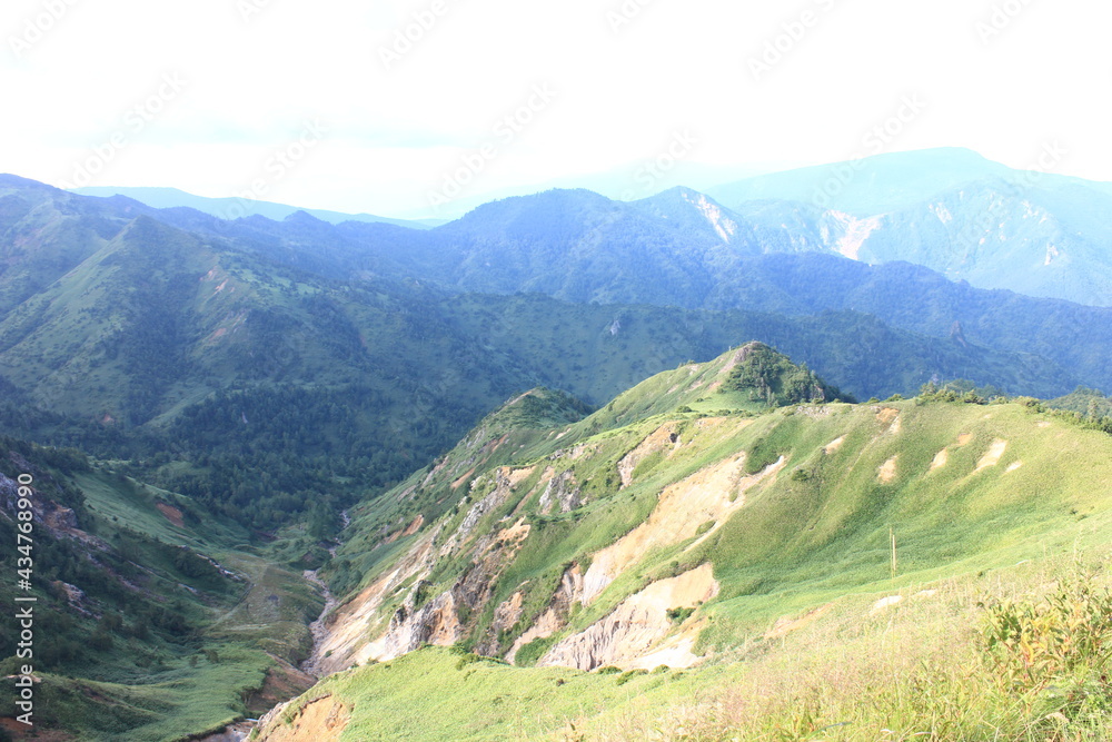 Fototapeta premium 志賀高原の夏。横手山より望む信州の山々。 