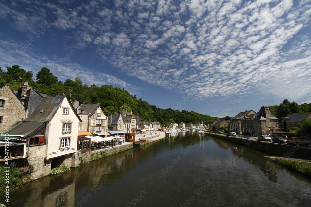 Fototapeta premium Dinan, Francia. Bonita ciudad de la bretaña francesa.
