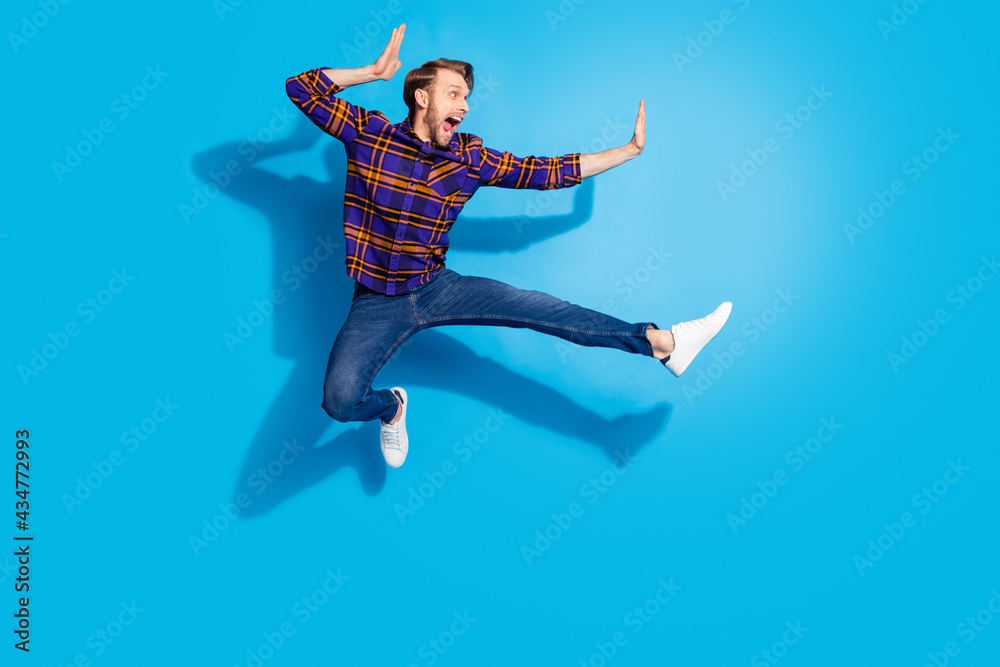 Obraz premium Full size photo of excited person open mouth look empty space fighting isolated on blue color background
