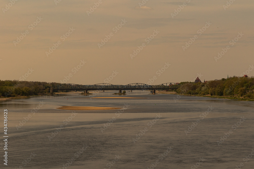 most kolejowy przez rzekę  - obrazy, fototapety, plakaty 