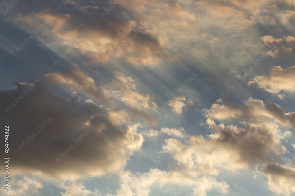 Obraz premium Clouds with sunflare light in the sky