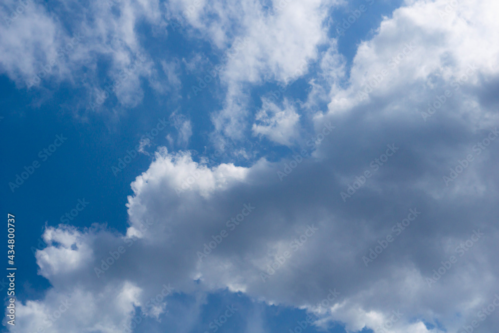 Fototapeta premium 青空に厚い雲