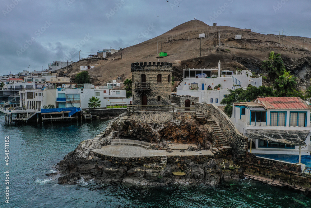 Fototapeta premium Torreón house by the sea