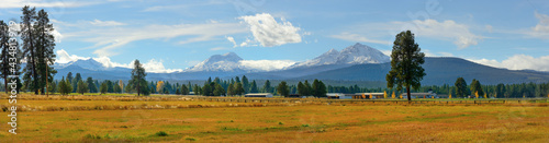 Tableau sur toile Three Sisters Mountain peak panorama in Oregon State USA