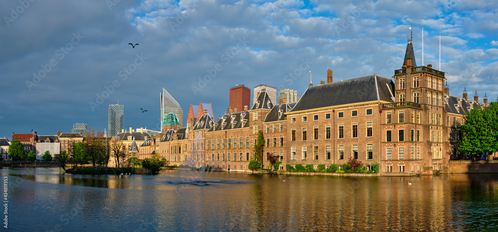 Fototapeta premium Hofvijver lake and Binnenhof , The Hague