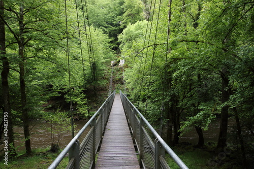 Fototapeta Naklejka Na Ścianę i Meble -  A suspension footbridge over the Petite Creuse river.