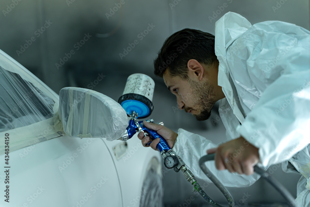 Spanish man paints in great detail his client's car, Madrid.