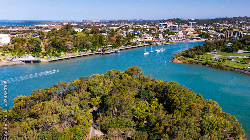 Fototapeta premium Gladstone Eastshores from Spinajkr Park