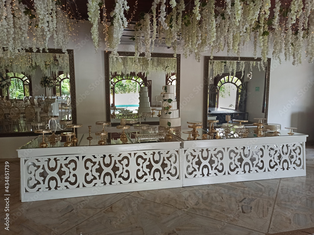 Obraz premium white decorated dessert table for marriage party