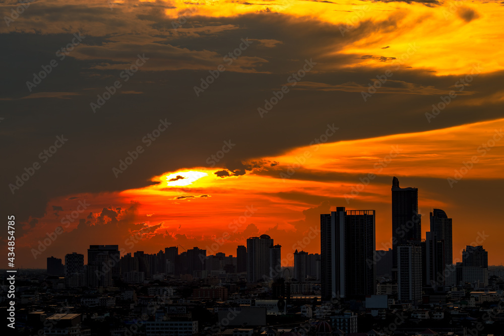 Fototapeta premium The high angle background of the city view with the secret light of the evening, blurring of night lights, showing the distribution of condominiums, dense homes in the capital community