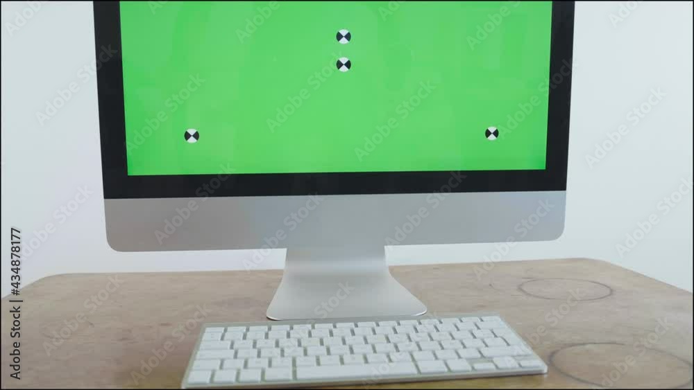 Ordinateur, ordinateur fixe, écran, vert, traveling , fond blanc, isolé, photo studio, vidéo studio, beau, business, bureau, clavier, 