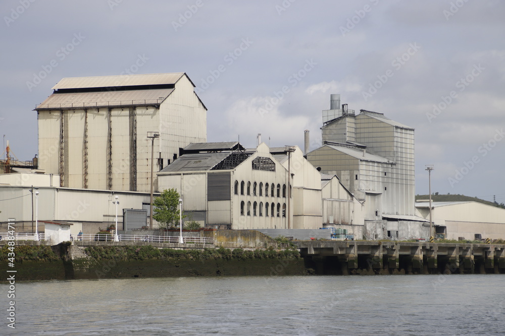 Industrial environment in the estuary of Bilbao Industrial environment in the estuary of Bilbao