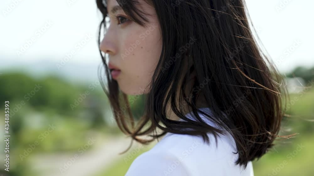 公園にいる女性 公園にいる女性