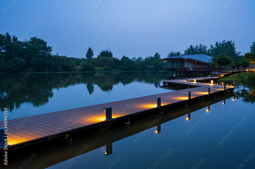 Fototapeta premium a walkway on the lake at night