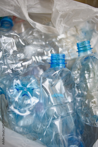 Obraz na płótnie used empty bottles from water are ready for recycle w salonie