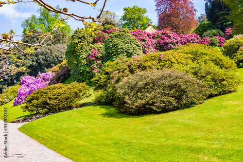 The beautiful botanical garden of villa di Melzi is located directly on Lake Como. 