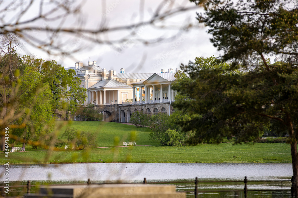 Obraz premium pavilion in the park