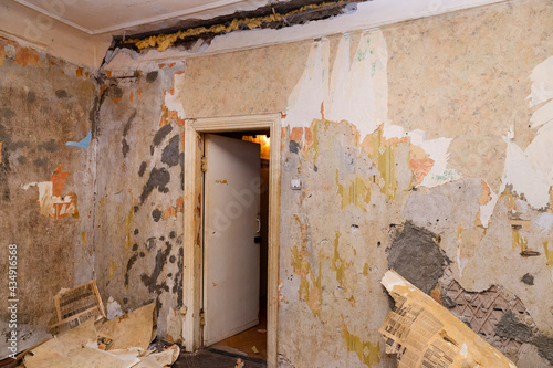 Russia. Saint-Petersburg. Major repairs of residential premises. Dilapidated housing. © Алексей Смышляев
