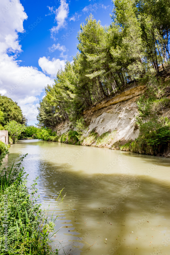 Fototapeta premium Le Canal du Midi près du Tunnel de Malpas