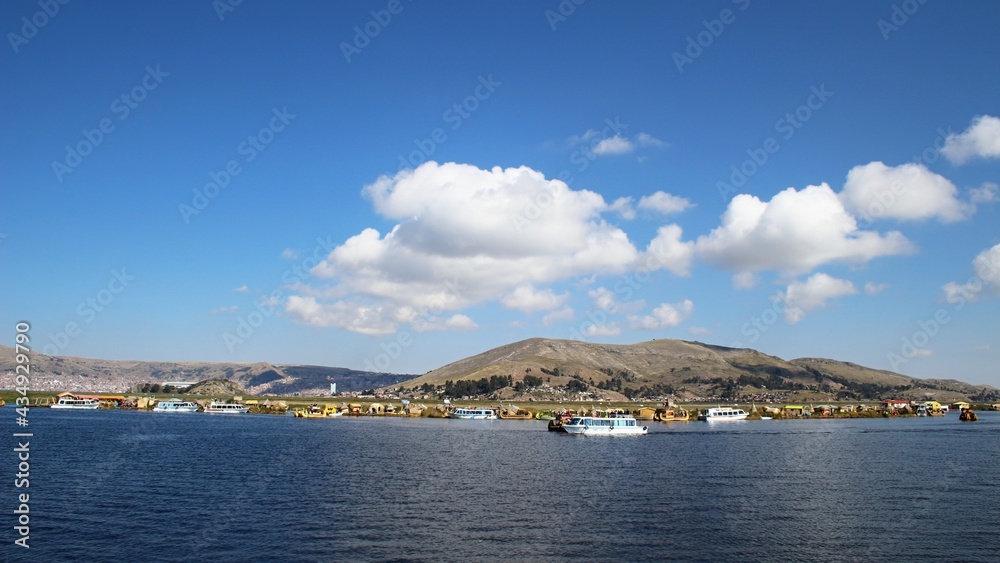 In Navigazione sul lago Titicaca