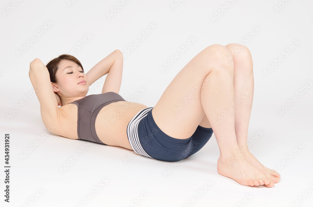 運動する若い女性 運動する若い女性
