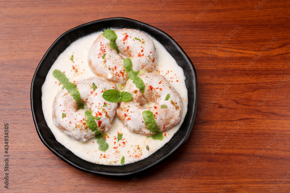 Indian street food thayir vadai Dahi vada Dahi Bhalla with green