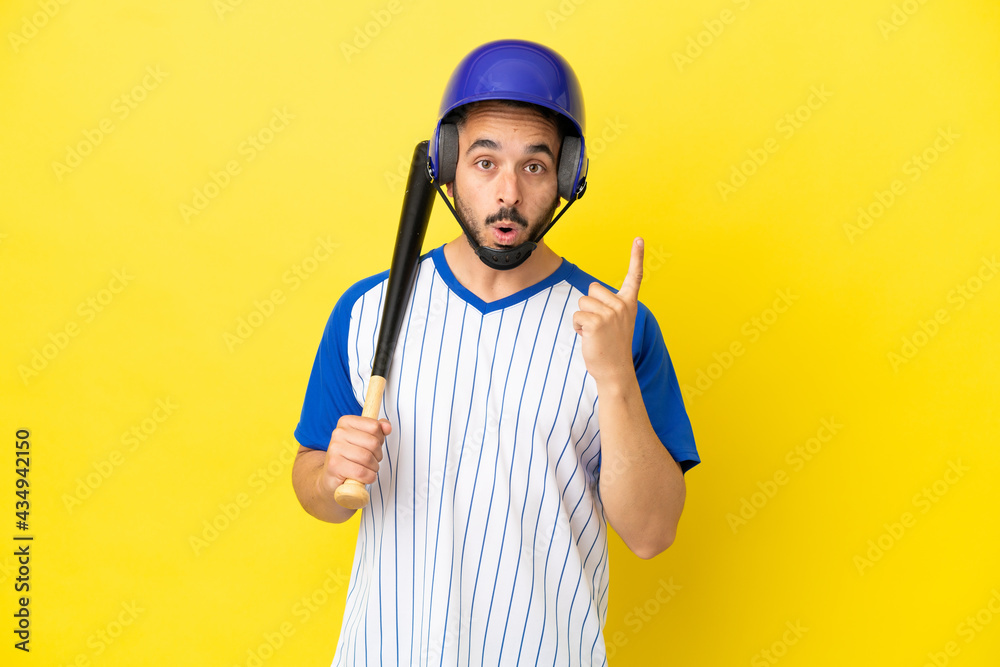 Young caucasian man playing baseball isolated on yellow background intending to realizes the solution while lifting a finger up