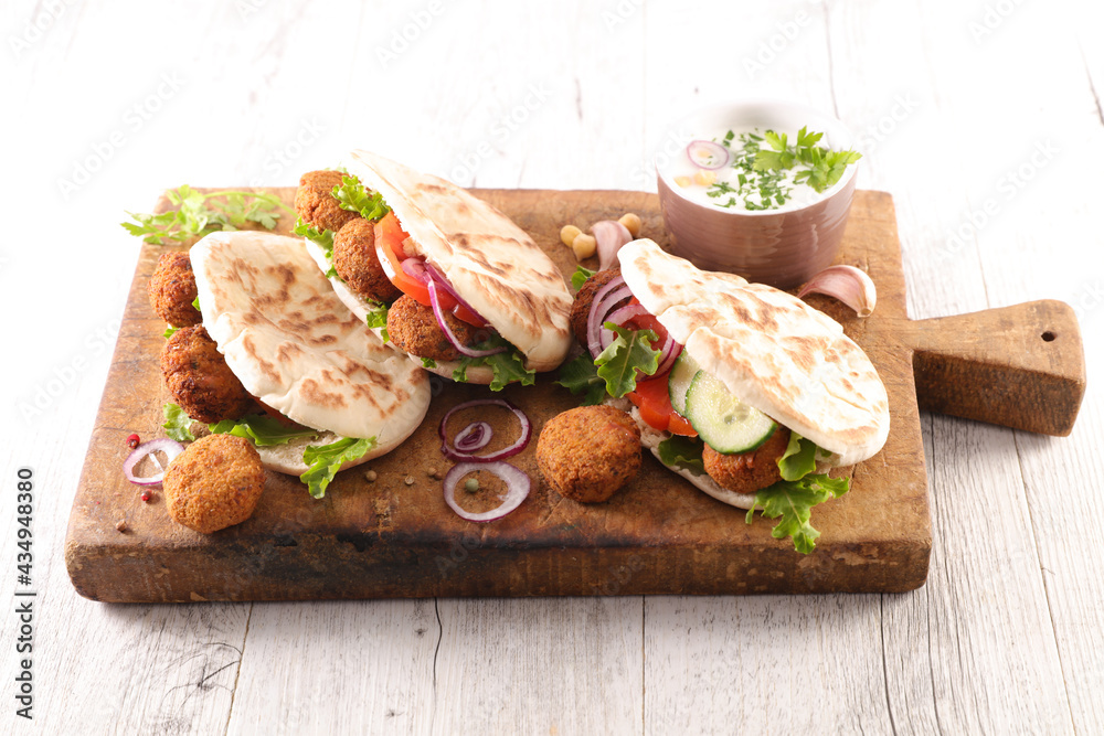 falafel and vegetables in pita bread