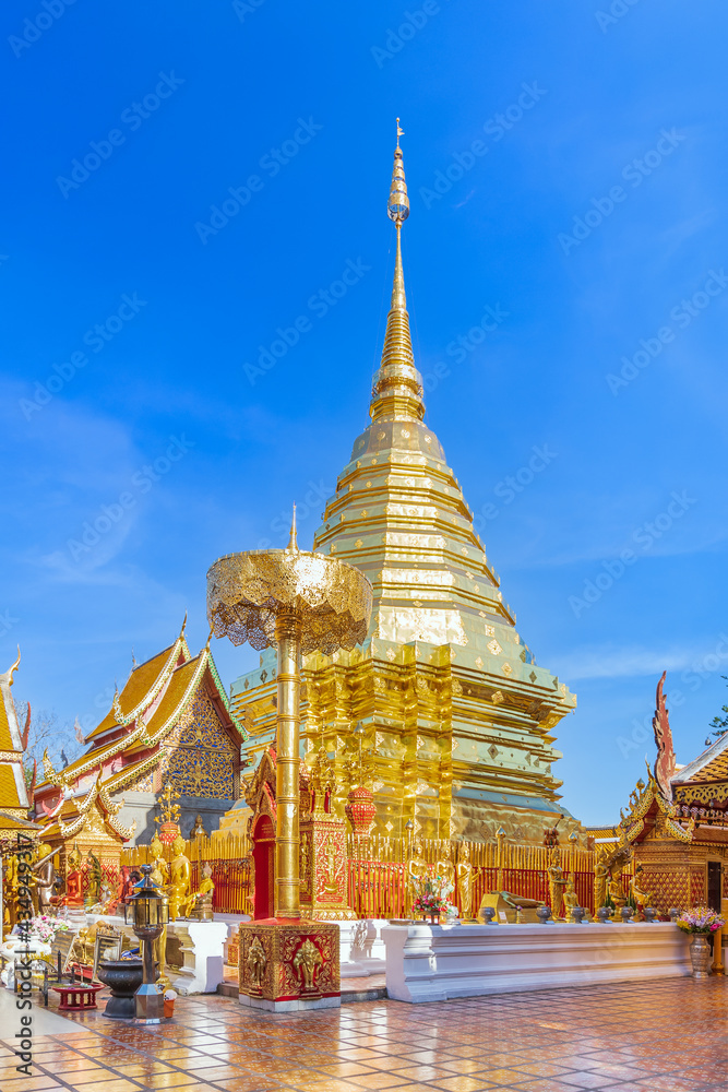 Fototapeta premium Wat Phra That Doi Suthep and golden pagoda, famous temple in Chiang Mai, north of Thailand