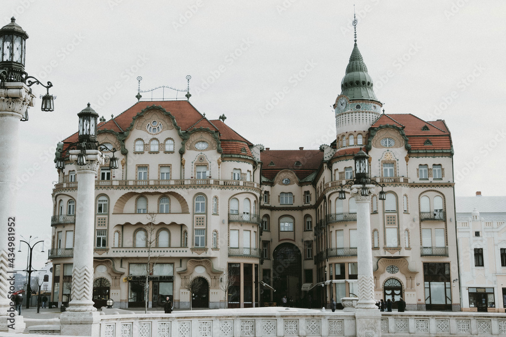 art nouveau architecture - Vulturul Negru - Oradea - Romania / Black Eagle 